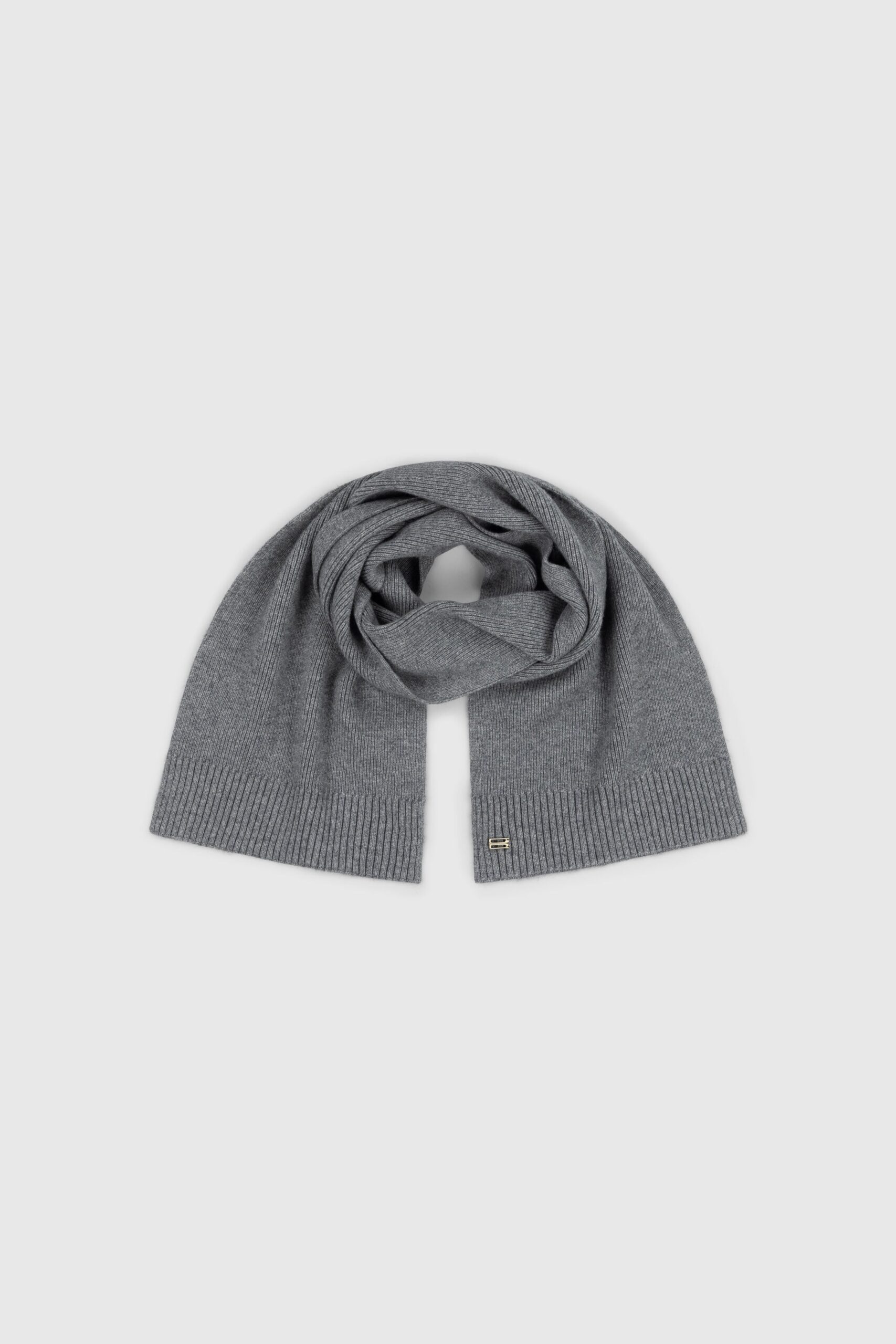 scarf_fadeaee3-03f1-427d-8da2-1973dccd6d3b
